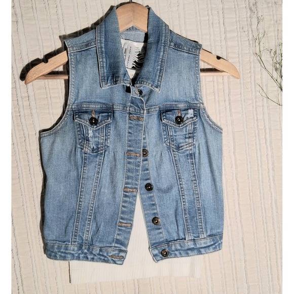 Women's Light Wash Denim Jean Vest GJG Sleeveless Button Up Distressed  Size S - Picture 11 of 17